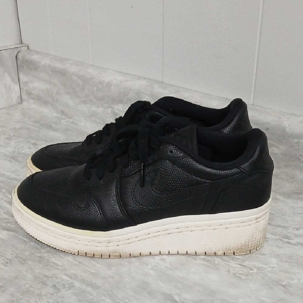 Nike Black Women's Athletic Shoes